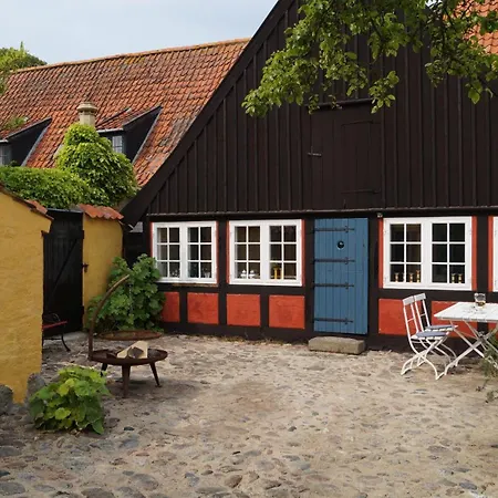 Kjobinghus, Aeroskobings Aeldste Hus, I Historiske Rammer