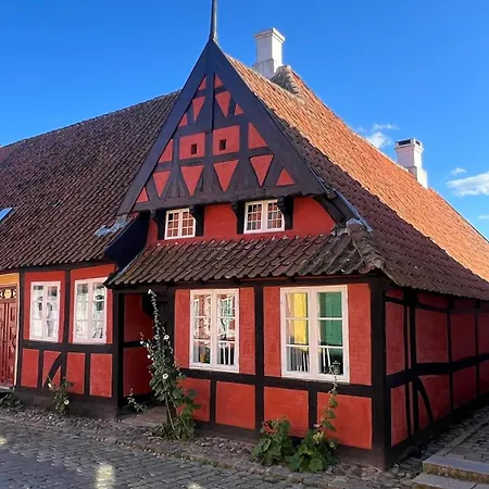 Kjobinghus, Aeroskobings Aeldste Hus, I Historiske Rammer Tatil Evi