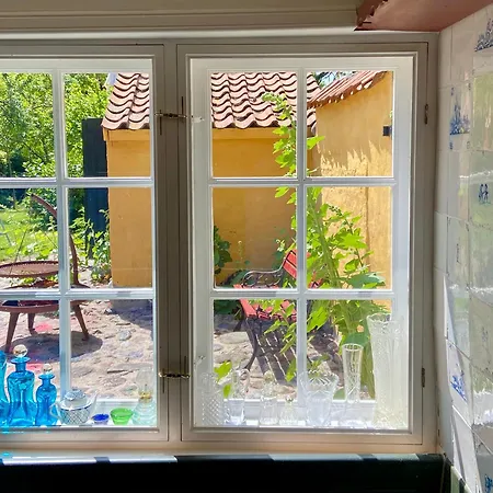 Tatil Evi Kjobinghus, Aeroskobings Aeldste Hus, I Historiske Rammer Ærøskøbing